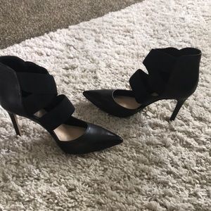 NIB Gorgeous Vince Camuto Black Leather heels 7.5